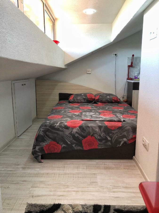 Guesthouse Udevi Σαντάνσκι Εξωτερικό φωτογραφία